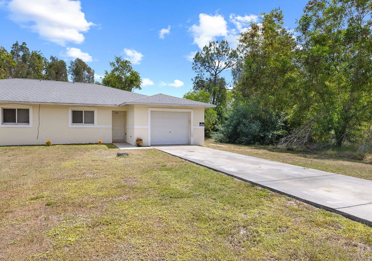Duplex Lehigh Acres 221 — Photo 1