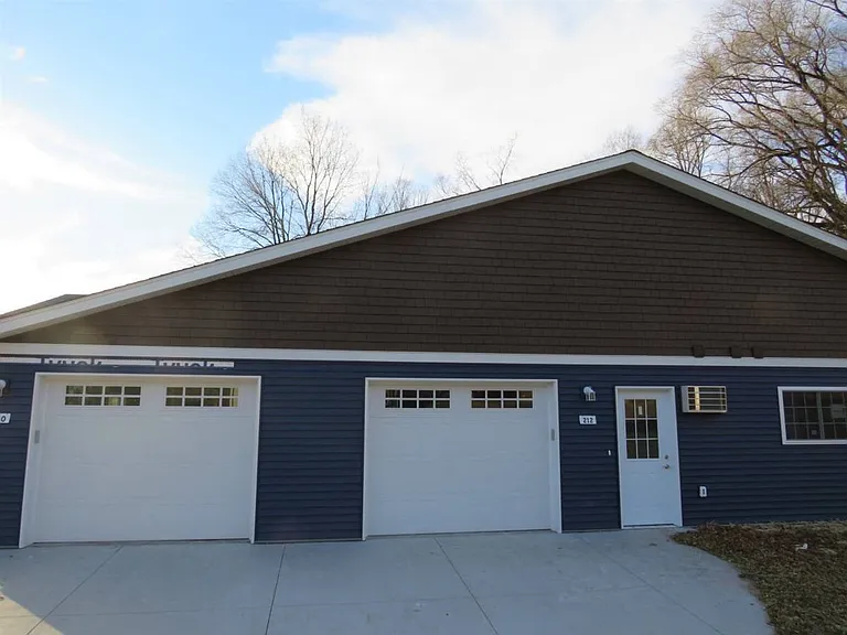210 Holm Ave — Photo 10