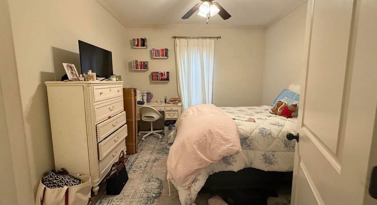 3 bed, $2,000 — Photo 2