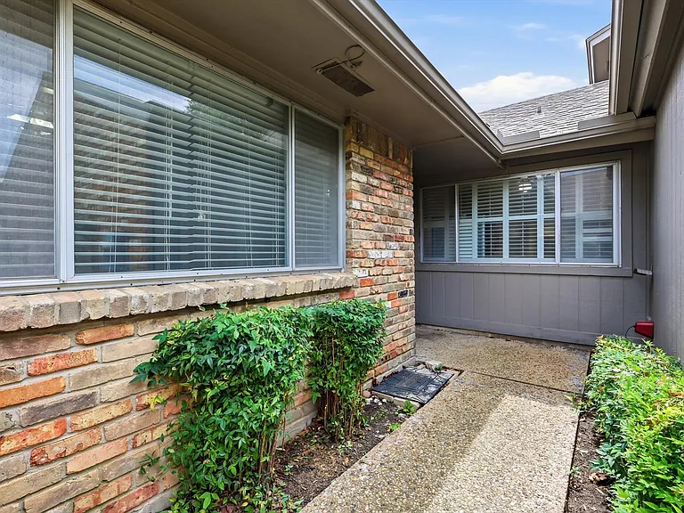 9624 Highland View Dr — Photo 2