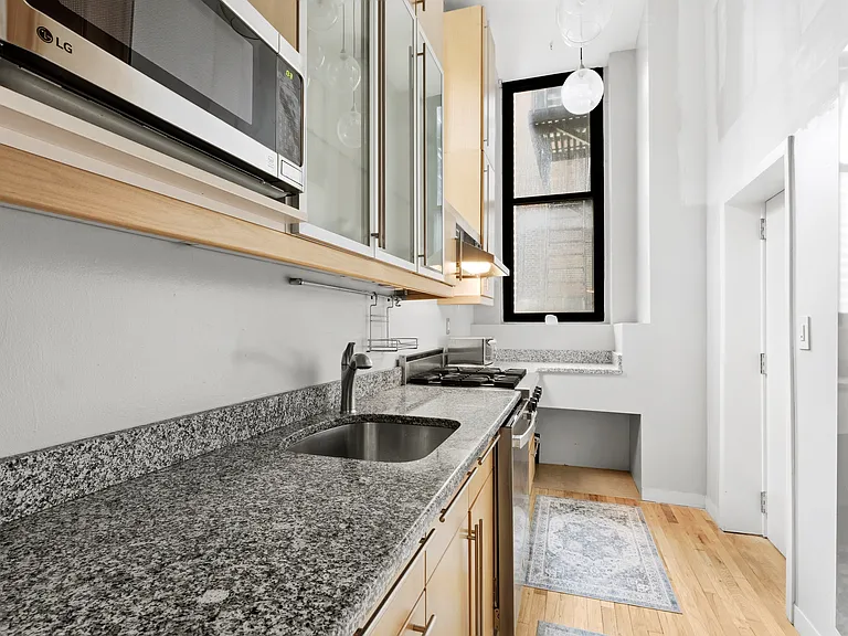 32 W 40th St #11B — Photo 7