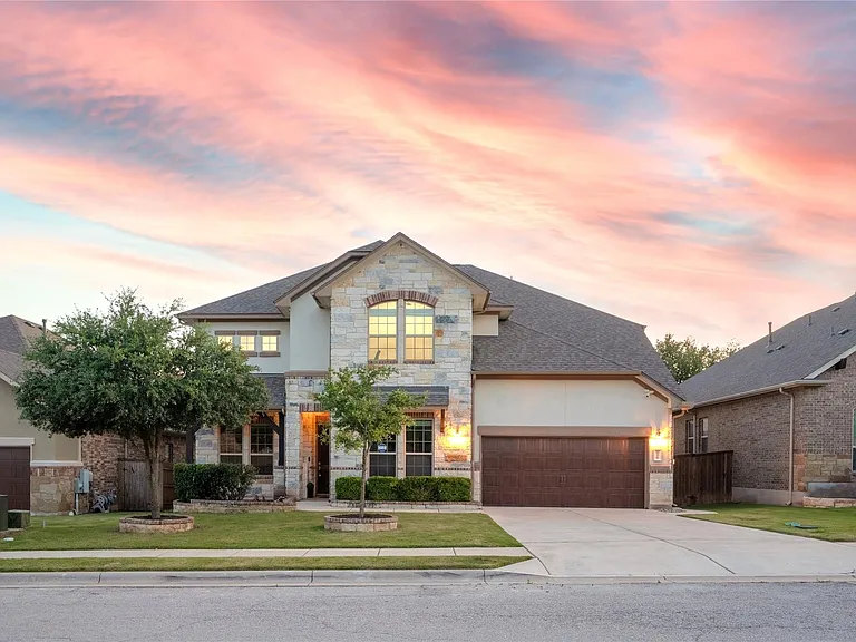 228 Lockhart Loop — Photo 1