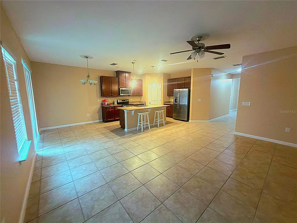4 bed, 2.0 bath, 1802 sqft, $2,500 — Photo 4