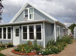 16 Clark Ave W, Bainville, MT 59212