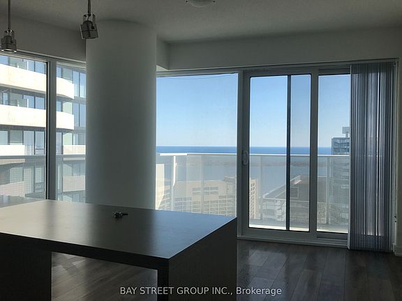 4th image of 100 Harbour St #4507