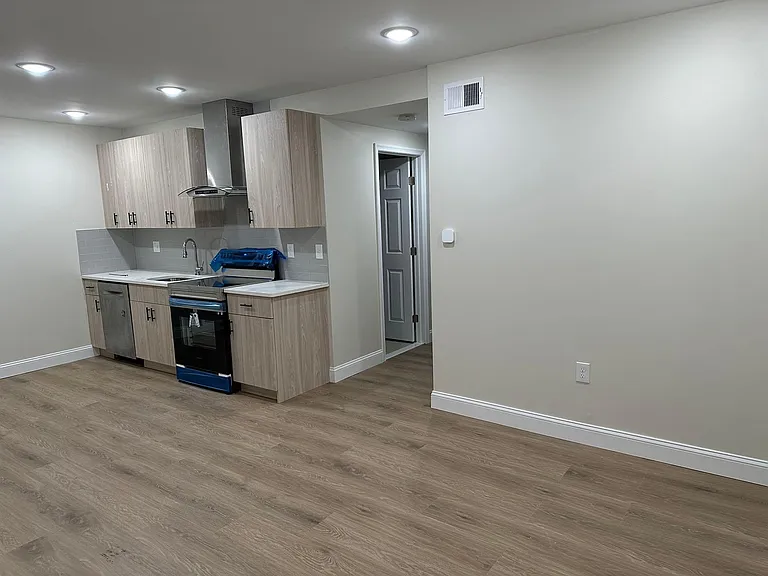 42 N 40th St #3 — Photo 4