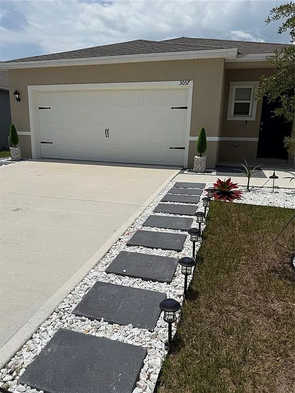 4 bed, 2.0 bath, 2138 sqft, $2,250 — Photo 2