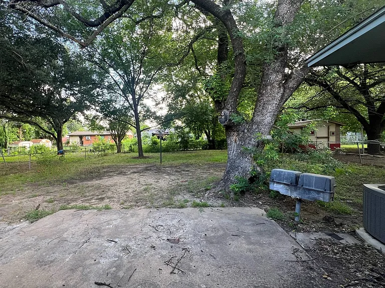 2405 Inadale Ave — Photo 14