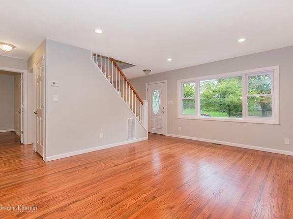 4th image of 36 Quebec Dr
