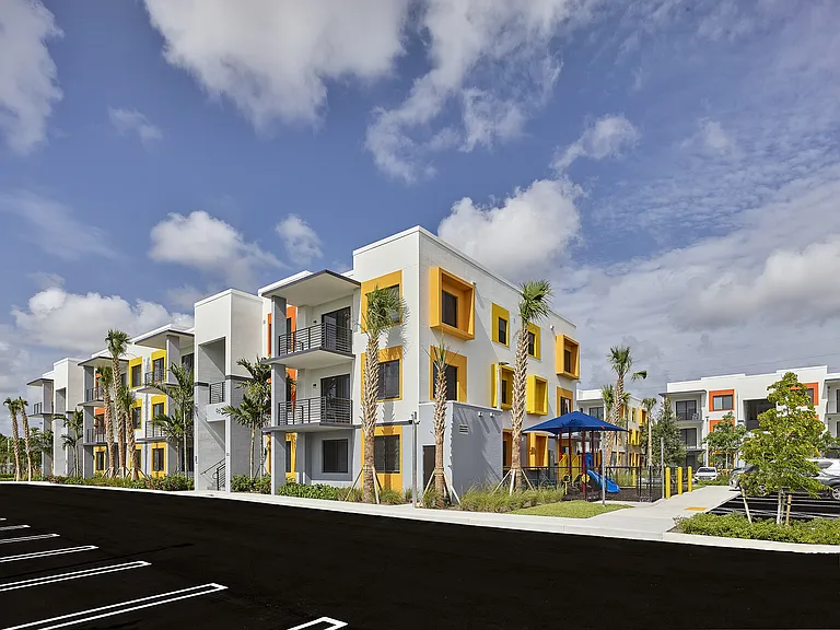 Gateway Luxury Apartments — Photo 31