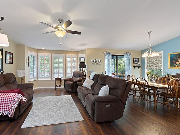 4th image of 1335 NW Prospect Ave