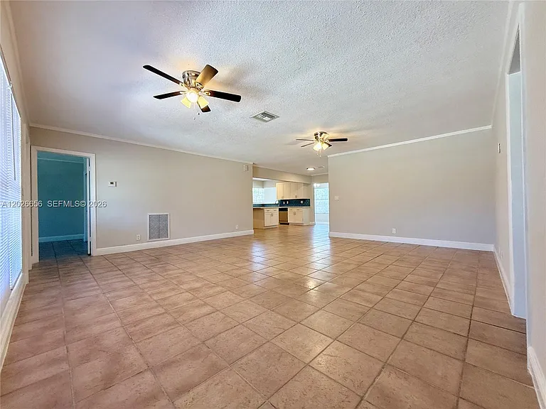 206 SE 3rd Pl — Photo 8
