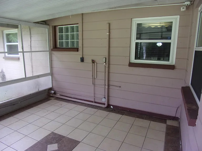 LAUNDRY HOOK-UPS ON BACK PORCH