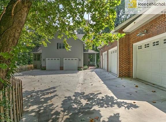 Detached 3-Car Garage/Workshop conveniently connected with a lar