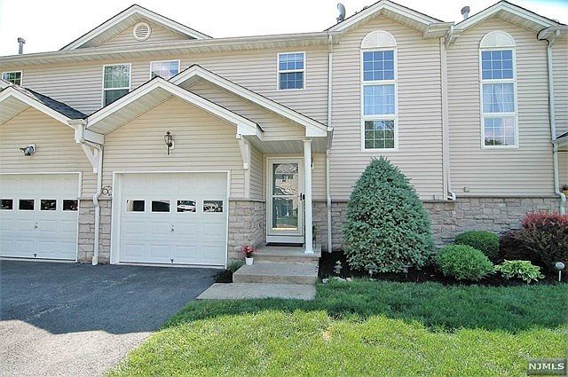 1st image of 14 Ferndale Ln