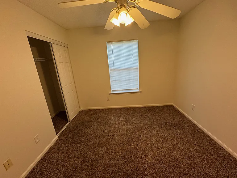 527 Third Loop Rd #D — Photo 10