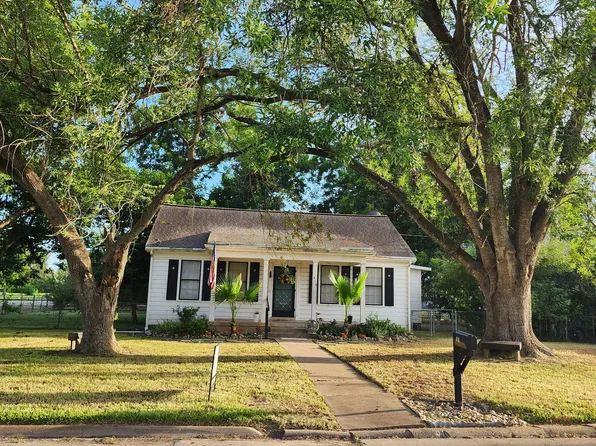 416 E Caney St, Wharton, TX 77488