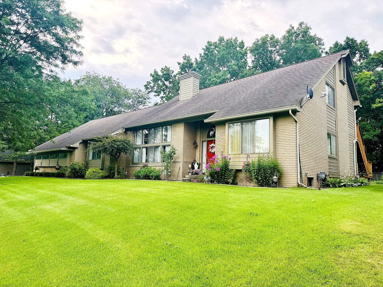 2977 Woodland Dr photo 1