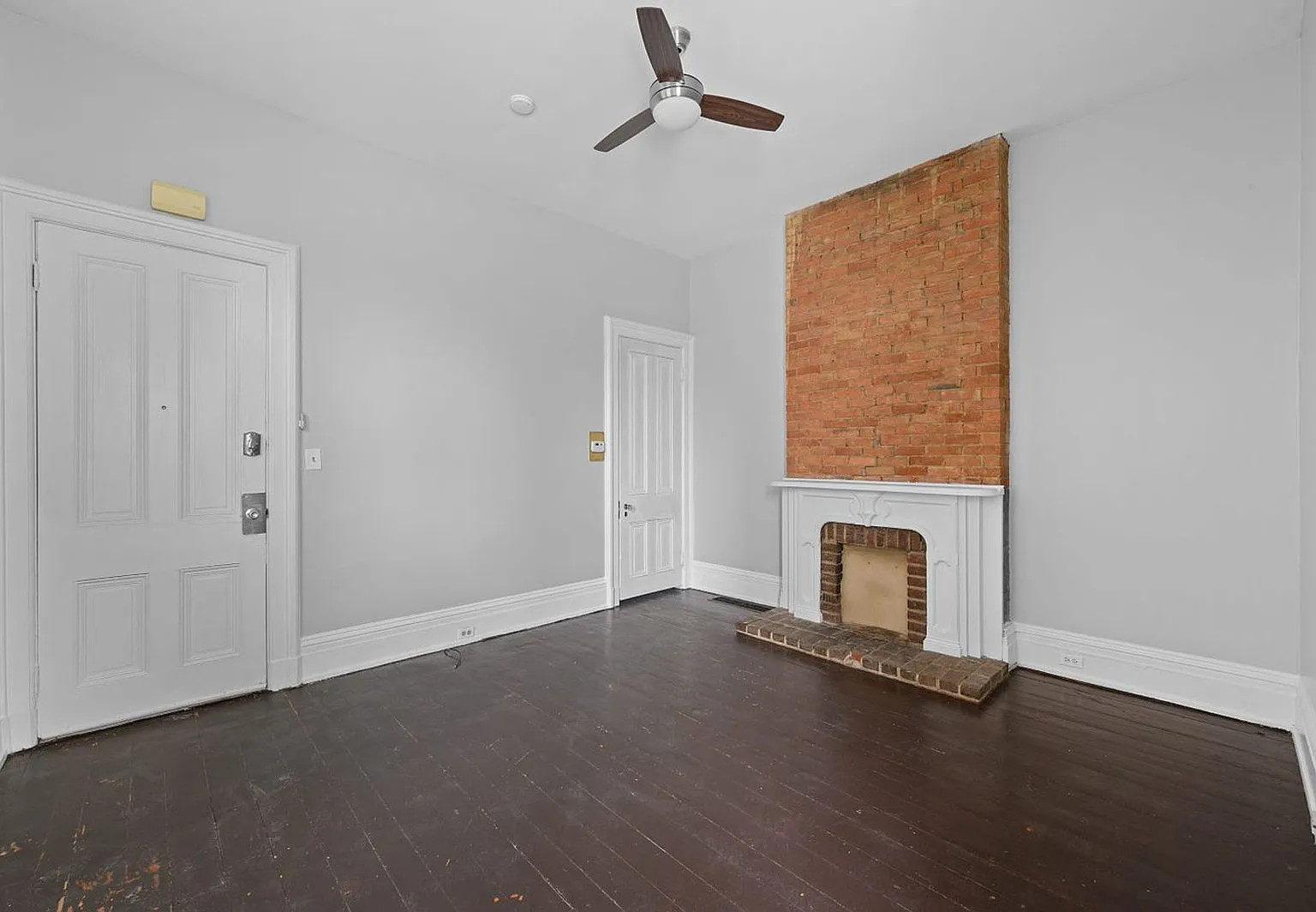 3 bed, 1.0 bath, 764 sqft, $2,400 — Photo 2