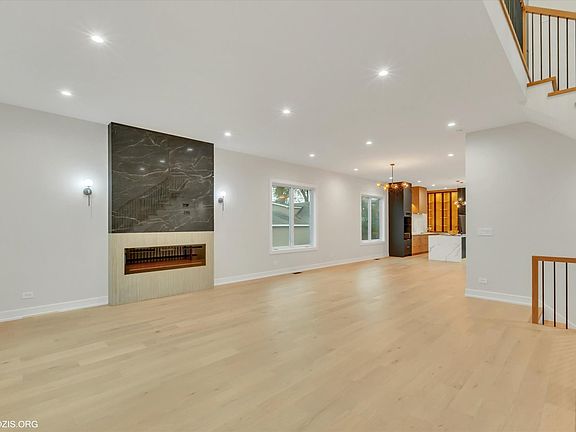 3rd image of 3118 N Olcott Ave