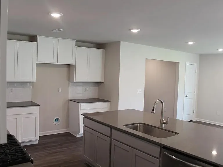 1537 Woodhouse Dr — Photo 5