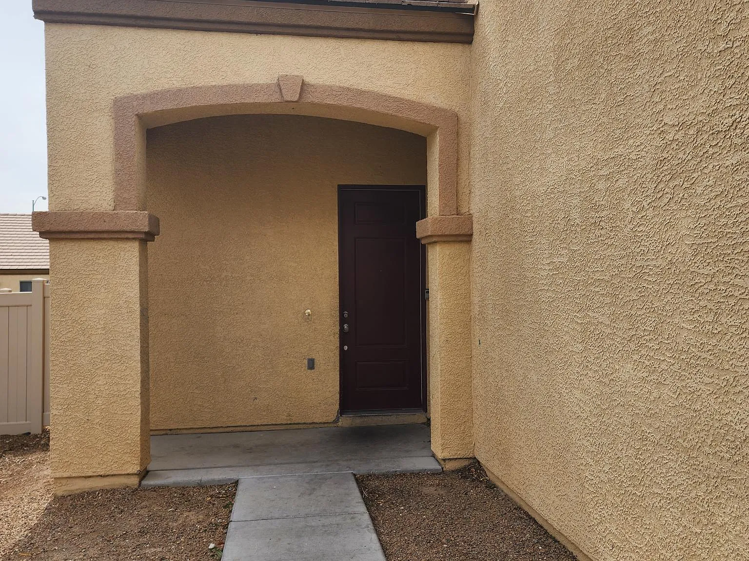 6 bed, 1976 sqft, $2,800 — Photo 2