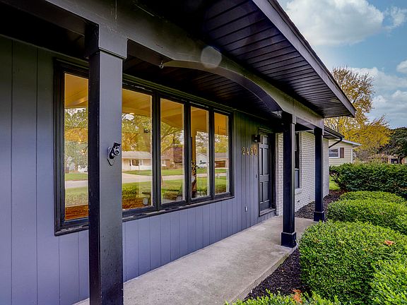 4th image of 2480 Sierra Dr