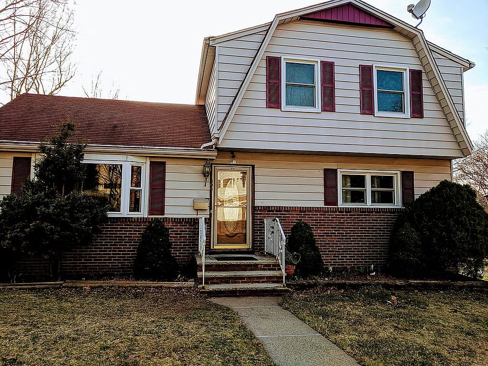 NORTH EAST- CORNER LOT HOME