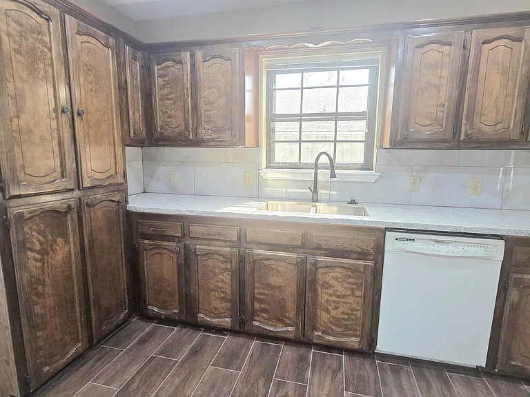 12119 Mallory Ave — Photo 3