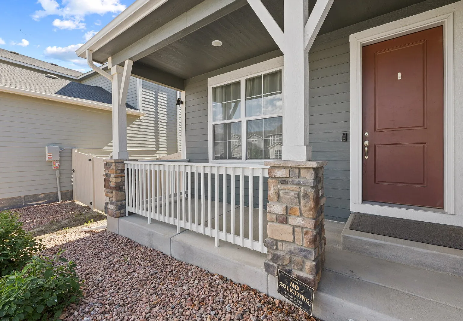 3 bed, 2.5 bath, 1966 sqft, $2,700 — Photo 2