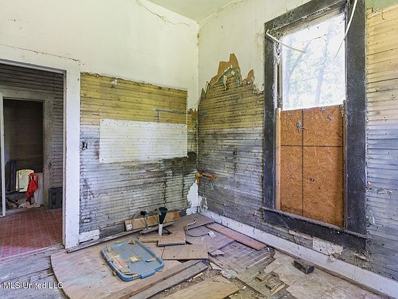 20th image of 530 Buschman St