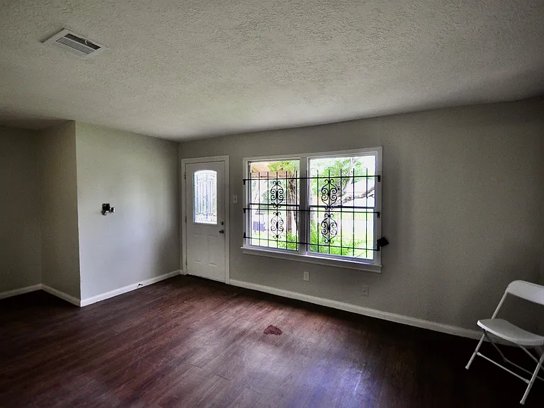 7622 Darnay Dr — Photo 15