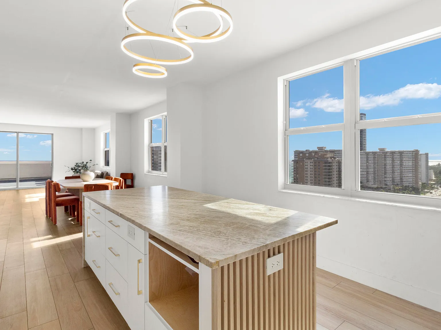 Price George Condominium — Photo 4