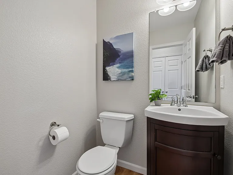 Guests bathroom on second floor