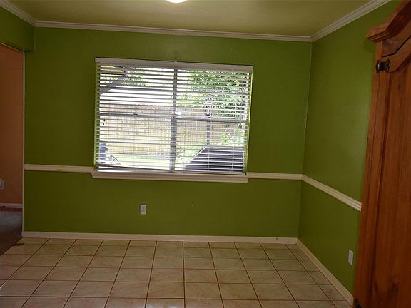 3rd image of 2318 Chanay Ln
