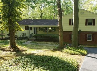 45 Quaker Hill Rd, Morgantown, PA 19543