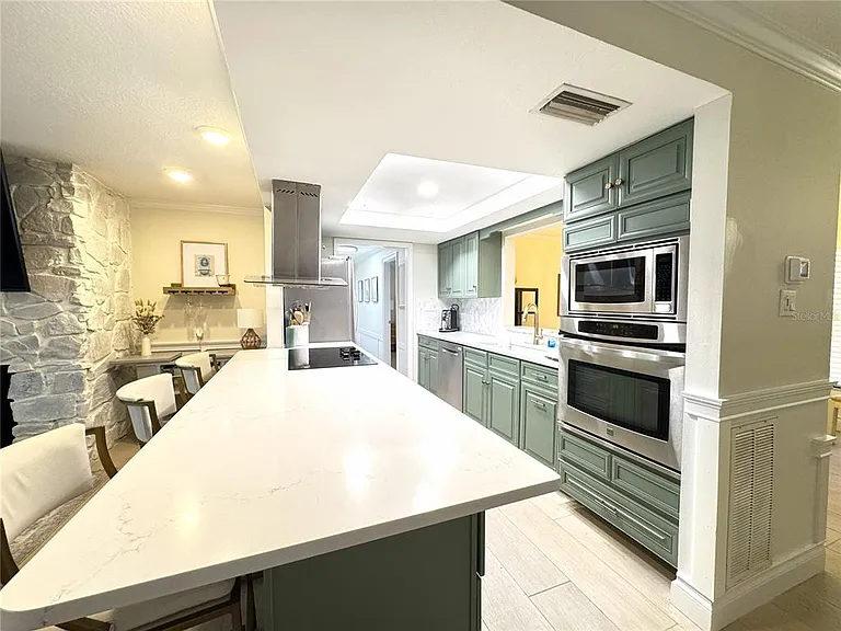 1004 SE 5th Ave — Photo 11