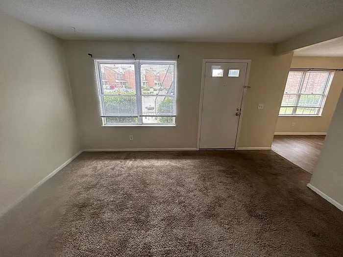2 bed, 1.0 bath, 800 sqft, $1,055 — Photo 4