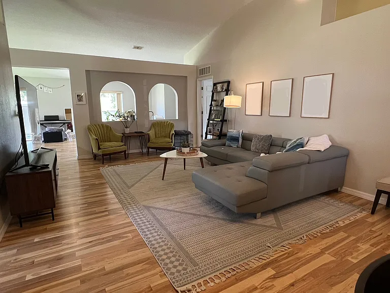 217 King Arthur Ct — Photo 5