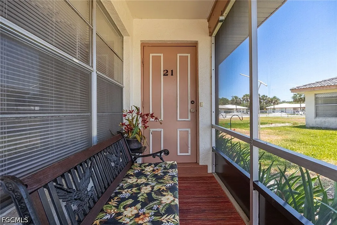 2 bed, 2.0 bath, 992 sqft, $1,300 — Photo 3