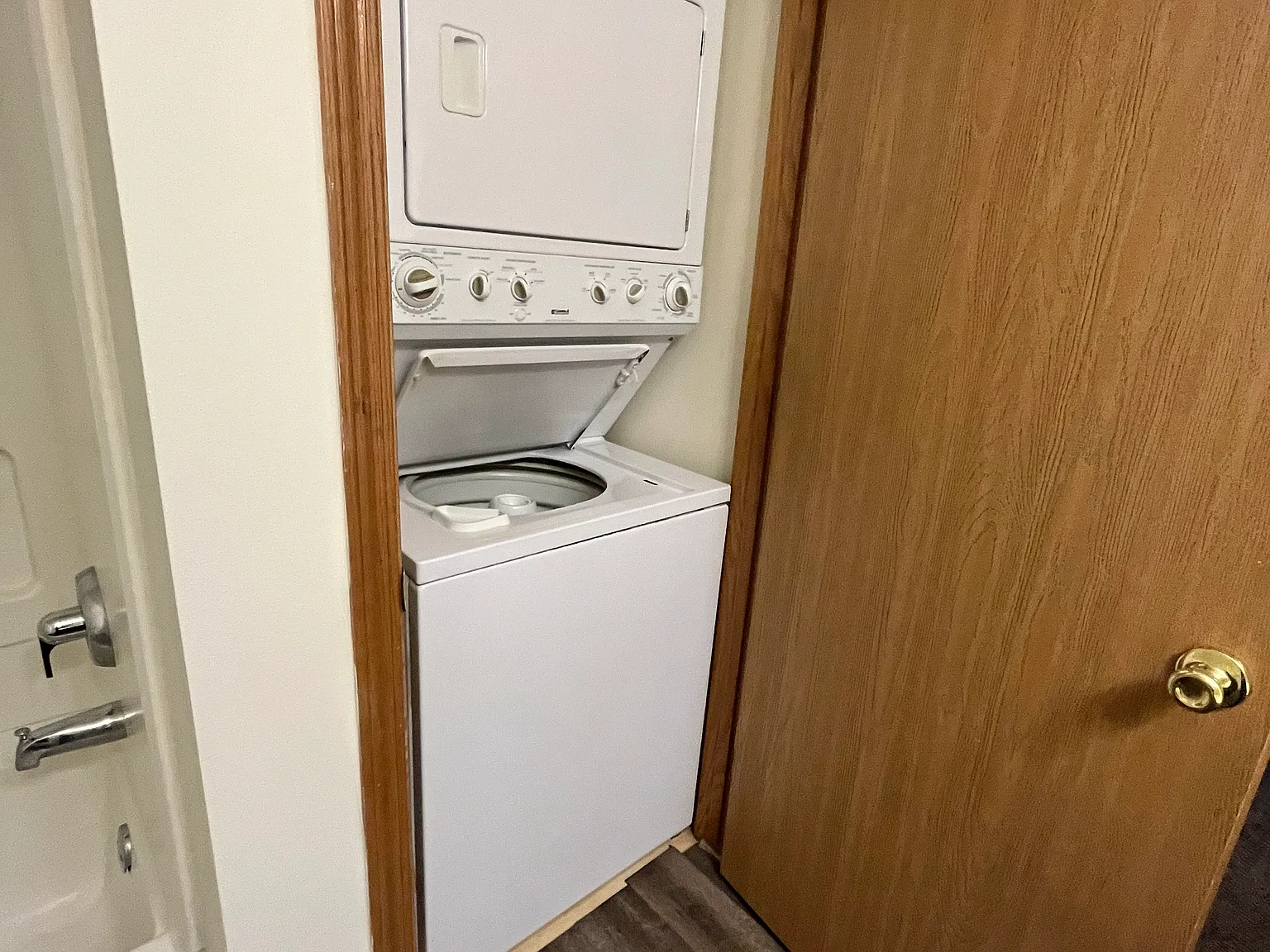 2 bed, 1050 sqft, $1,595 — Photo 2