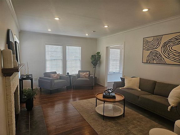 3rd image of 7010 Vivian Ave