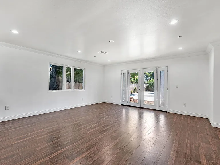 2880 W 14th St — Photo 11