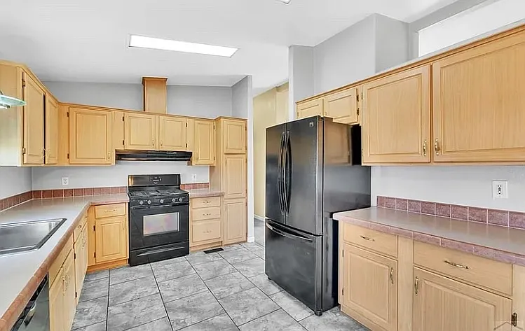 4 bed, 1958 sqft, $2,400 — Photo 4