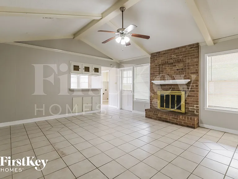 222 Magic Oaks Dr — Photo 3