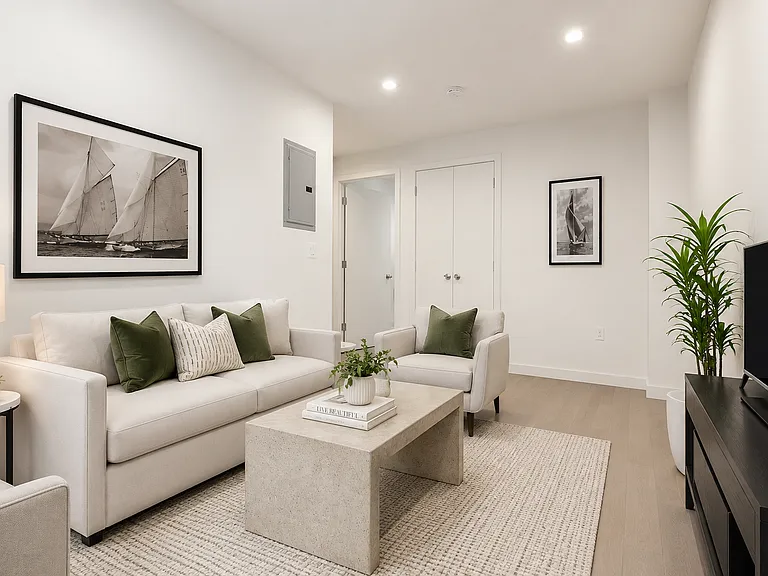 316 W 39th St #2W — Photo 1