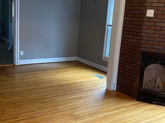 2nd image of 10 Charlotte St #2