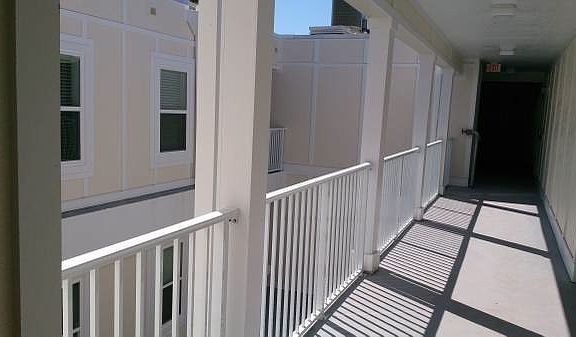 5th image of 913 2nd St S APT 206