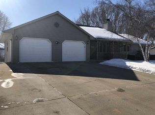 3742 Van Lanen Rd, Green Bay, WI 54311