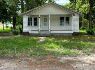 213 W Chelly St, Warsaw, NC 28398